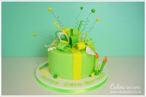 How to create a Loop Bow Cake with streamers Tutorial