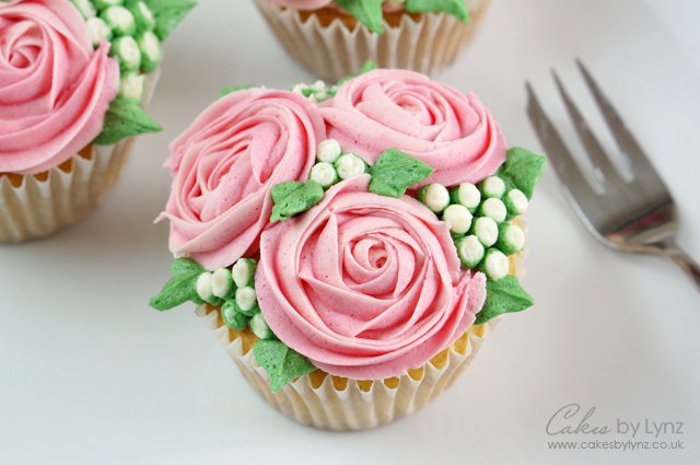 Mini rose flower cupcakes