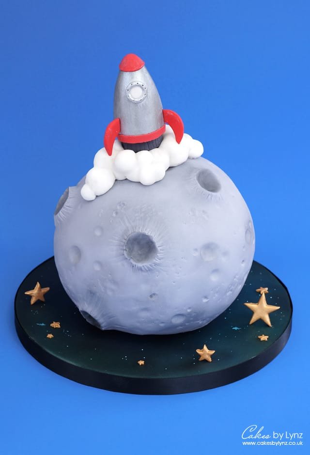 Space Rocket Moon landing cake tutorial