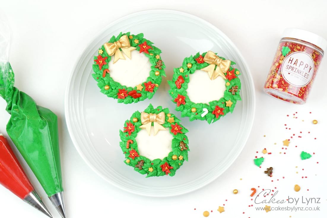 How to pipe Christmas Wreath Cupcake Tutorial