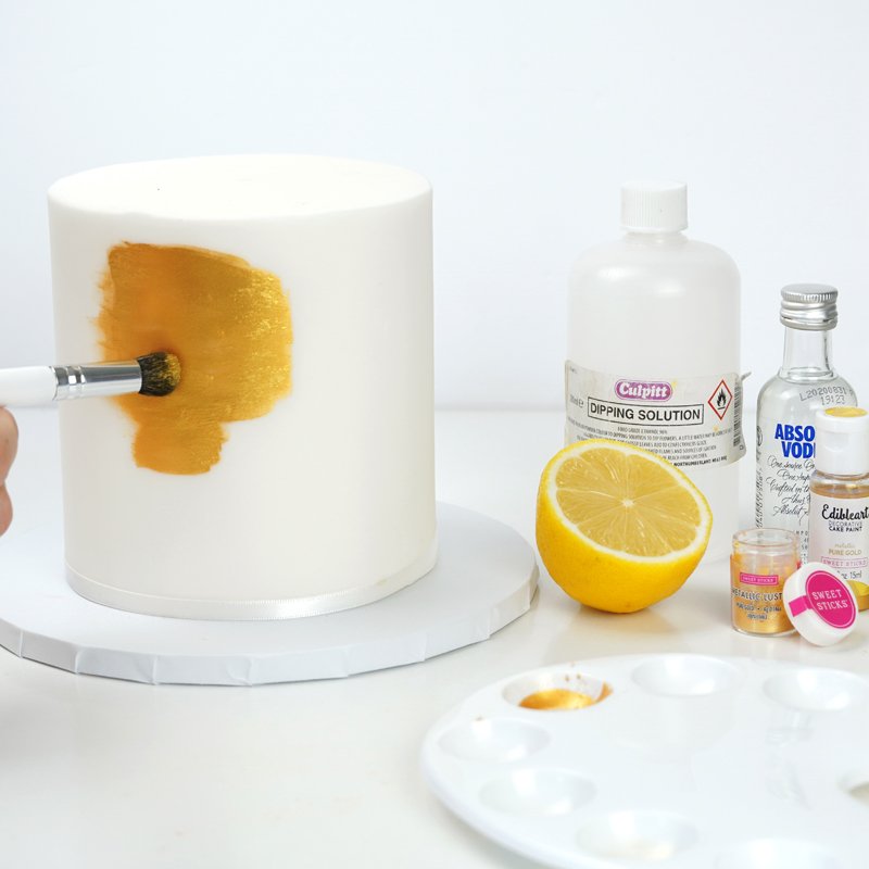 My 6 favourite ways To create edible metallic paint for your cakes