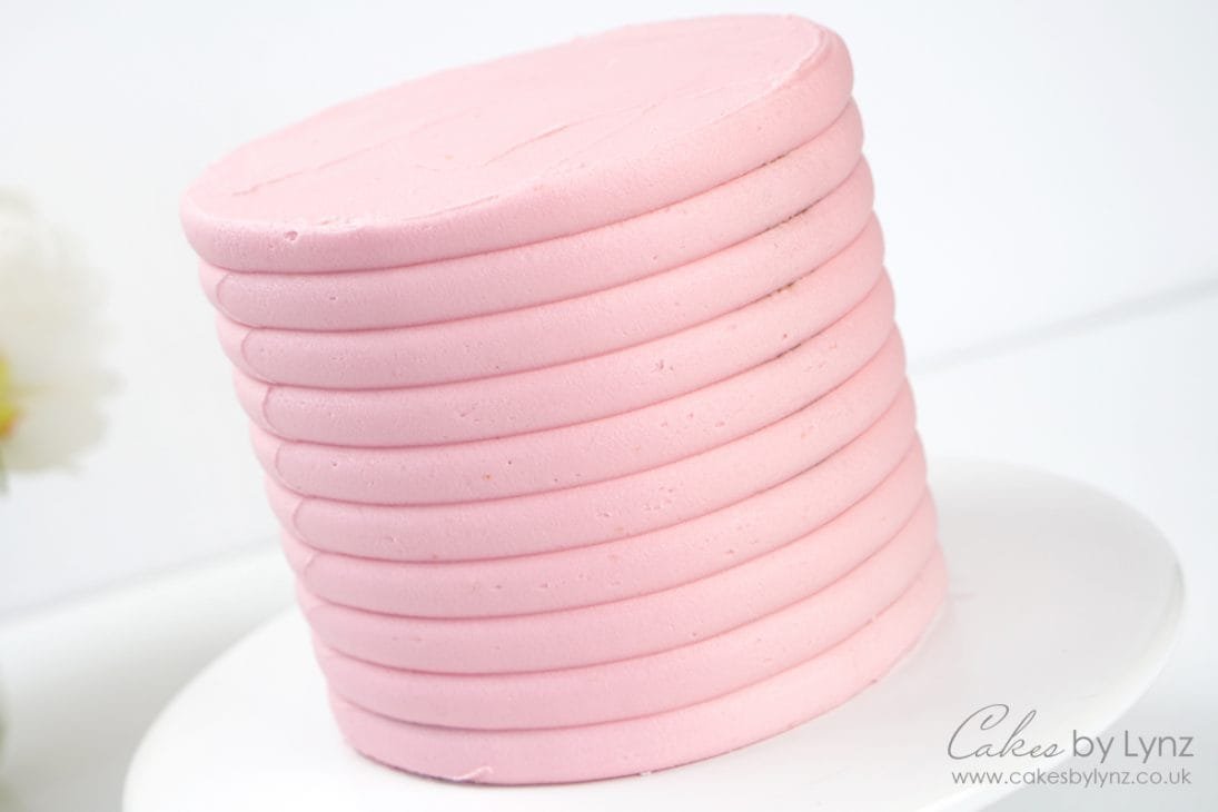 using a textures contour comb on a buttercream cake