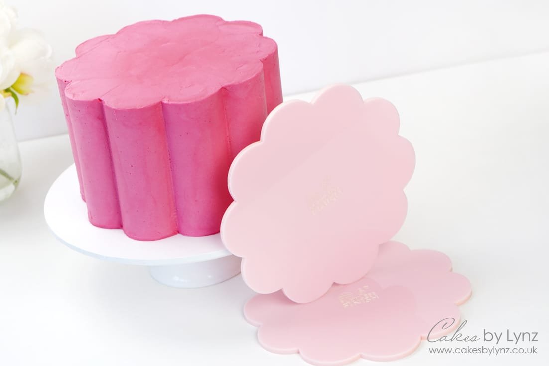 Scallop shaped Cake Tutorial