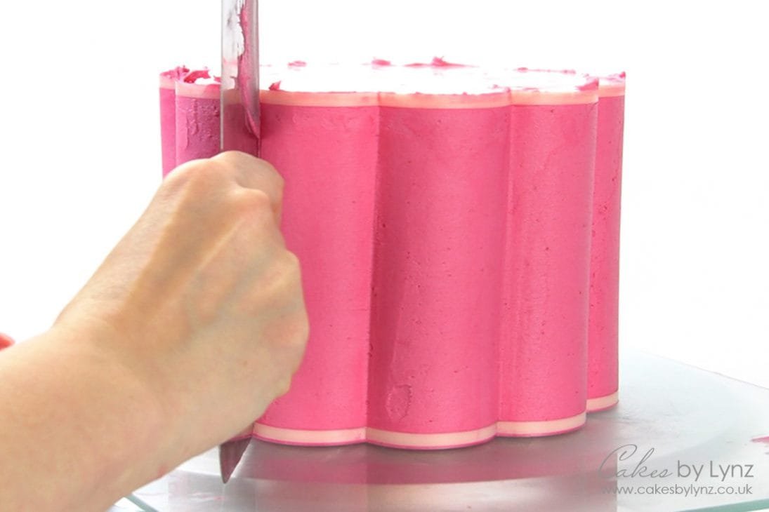 Scallop buttercream Cake Tutorial