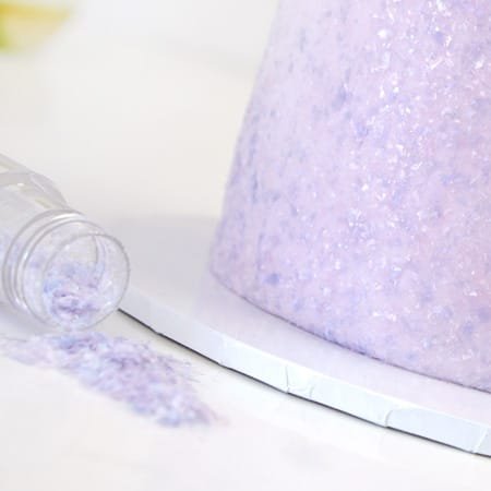 How to add edible glitter onto your cakes