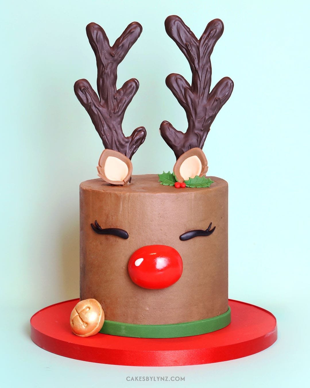 Buttercream Christmas reindeer cake tutorial
