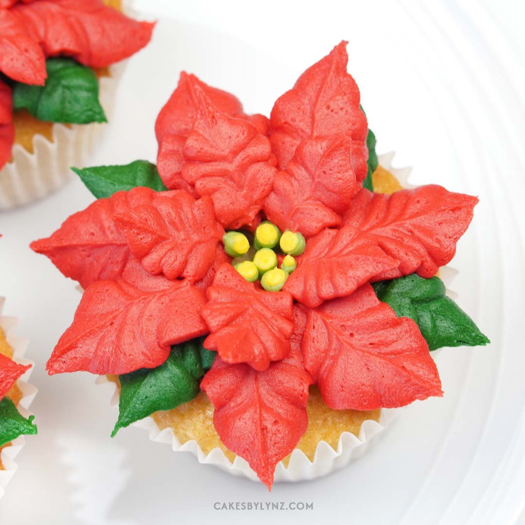 learn how to pipe Christmas poinsettia cupcakes