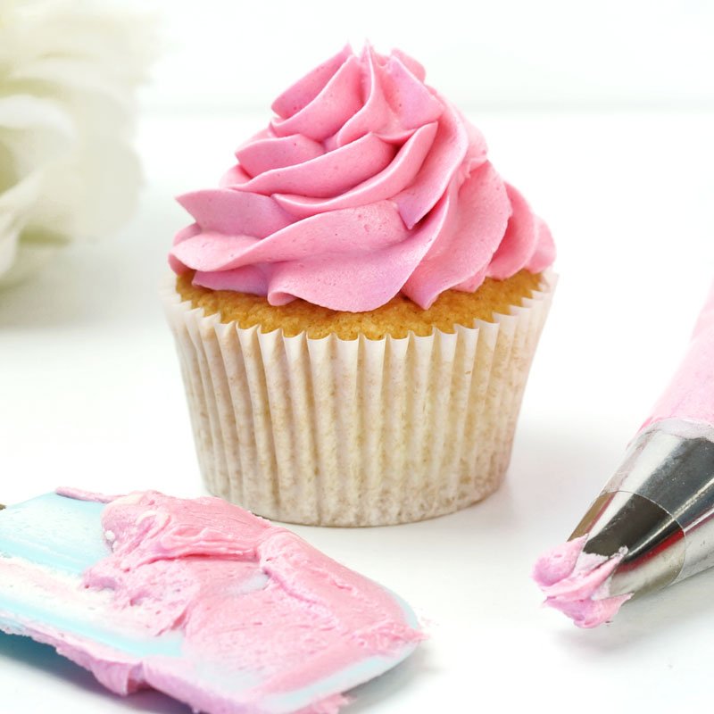How to make the perfect creamy American Buttercream with Tips and Tricks