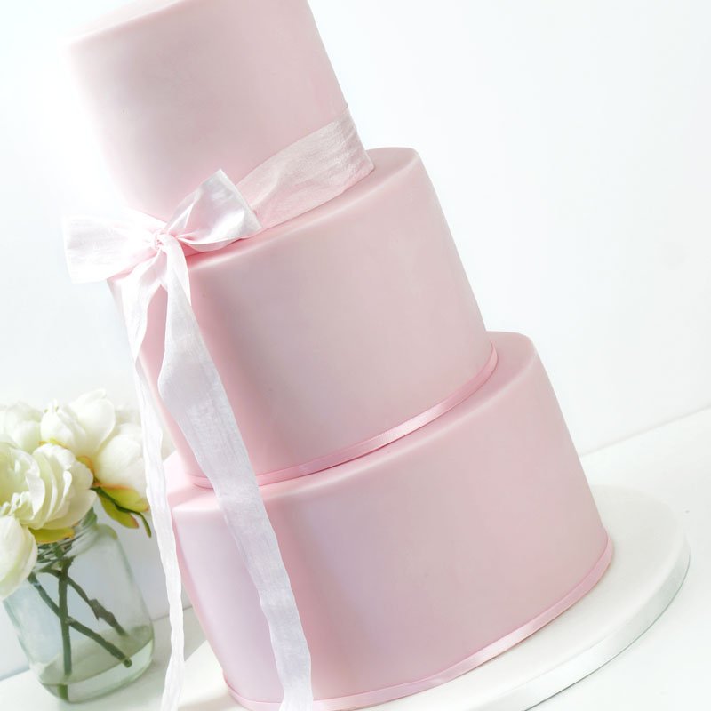 how to stack a tiered cake tutorial
