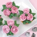 using piping tips to pipe buttercream roses