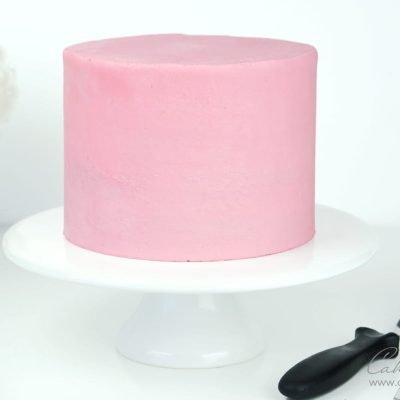 How to cover a cake in buttercream