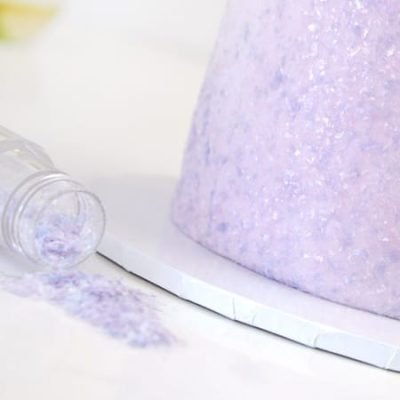 How to add edible glitter onto your cakes