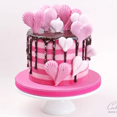 Valentines Meringue Heart Drip Cake