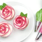 how to pipe a two-tone buttercream rose cupcake